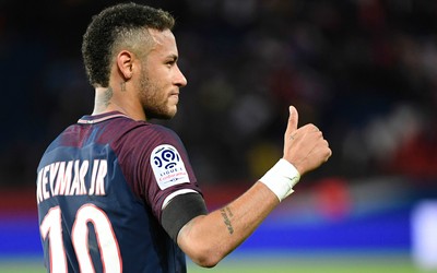 爱赢电竞焦点-佩德里庆祝时跳起舞蹈